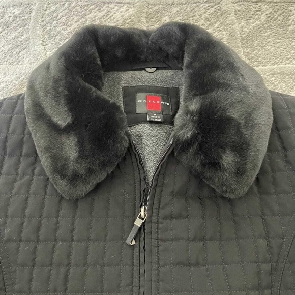 Ladies medium winter coat - Picture 2 of 5